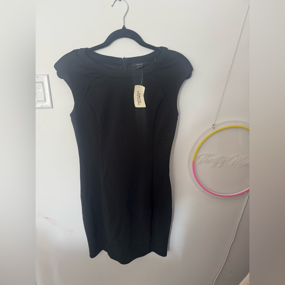 Forever 21 Black Sheath Mini Dress Sleeveless Crew Neck